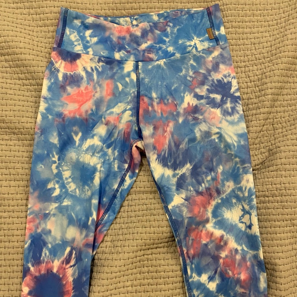 KOS USA cropped leggings. Size M